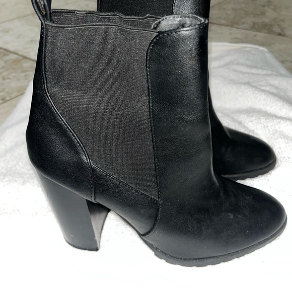 Forever 21 Black Ankle Booties with Chunky Heel - Picture 1 of 6